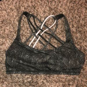 Lululemon free to be wild sports bra size 4